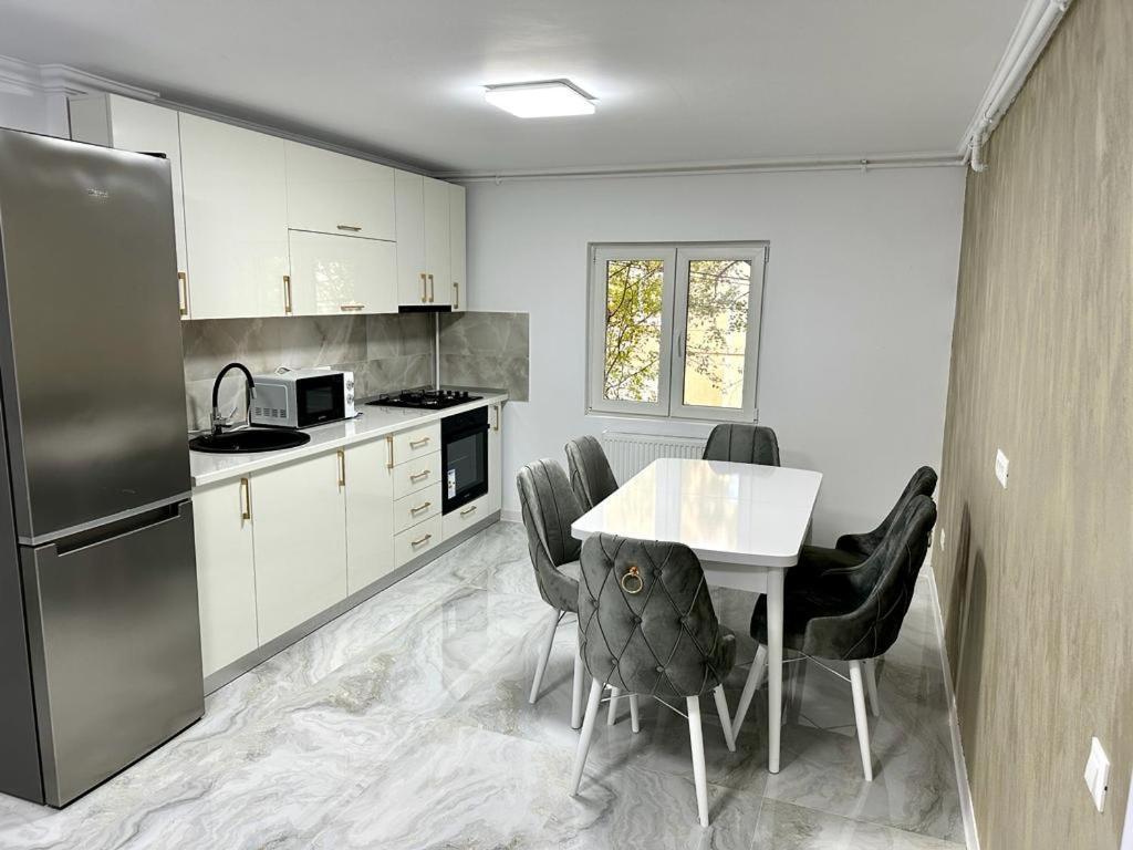 Elite Apartment Buzau Exterior photo